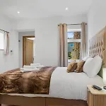 Newly Renovated Luxury Pass The Keys Feriehus
