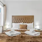 Newly Renovated Luxury Pass The Keys