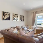 Newly Renovated Luxury Pass The Keys *
