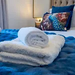 Newly Renovated Luxury Pass The Keys Feriehus