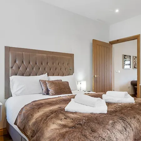 Newly Renovated Luxury Pass The Keys *