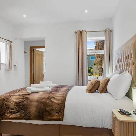 Newly Renovated Luxury Pass The Keys Semesterbostad