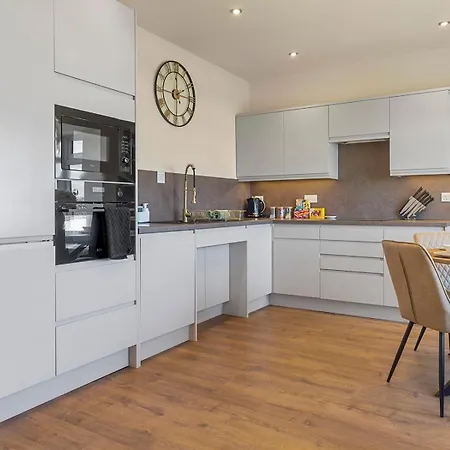 Newly Renovated Luxury Pass The Keys Semesterbostad *