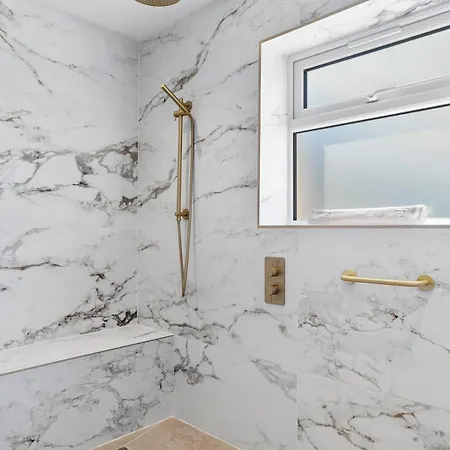 Newly Renovated Luxury Pass The Keys * Ulverston