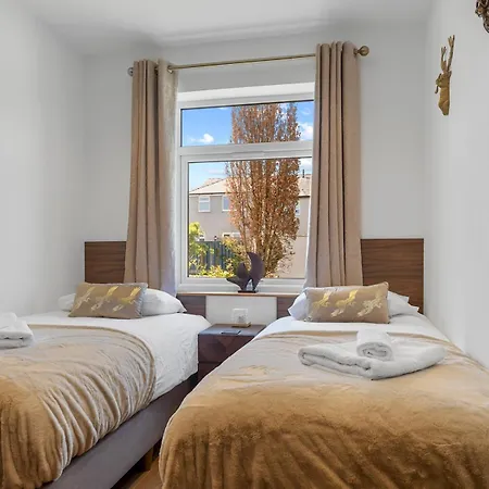 Newly Renovated Luxury Pass The Keys Semesterbostad