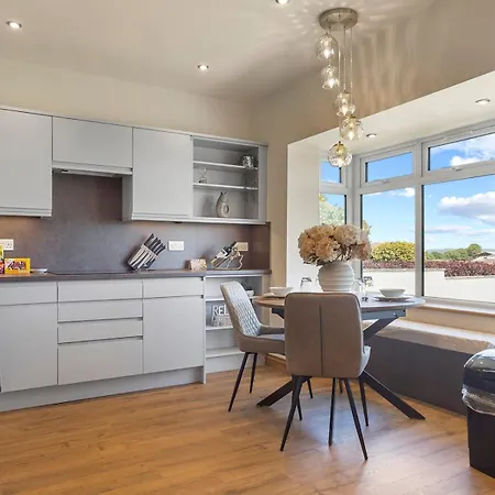 Semesterbostad Newly Renovated Luxury Pass The Keys