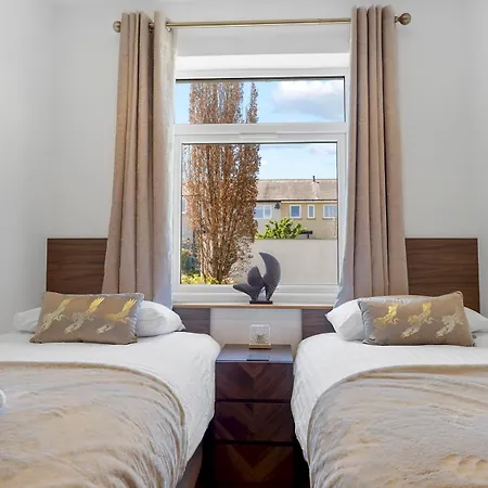 Newly Renovated Luxury Pass The Keys