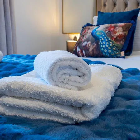 Newly Renovated Luxury Pass The Keys Feriehus