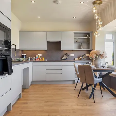 Newly Renovated Luxury Pass The Keys Hébergement de vacances Ulverston