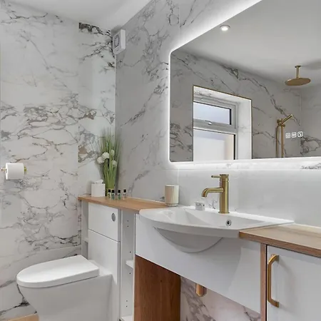 Newly Renovated Luxury Pass The Keys *