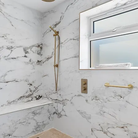 Semesterbostad Newly Renovated Luxury Pass The Keys Ulverston