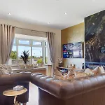 Newly Renovated Luxury Pass The Keys 阿尔弗斯顿